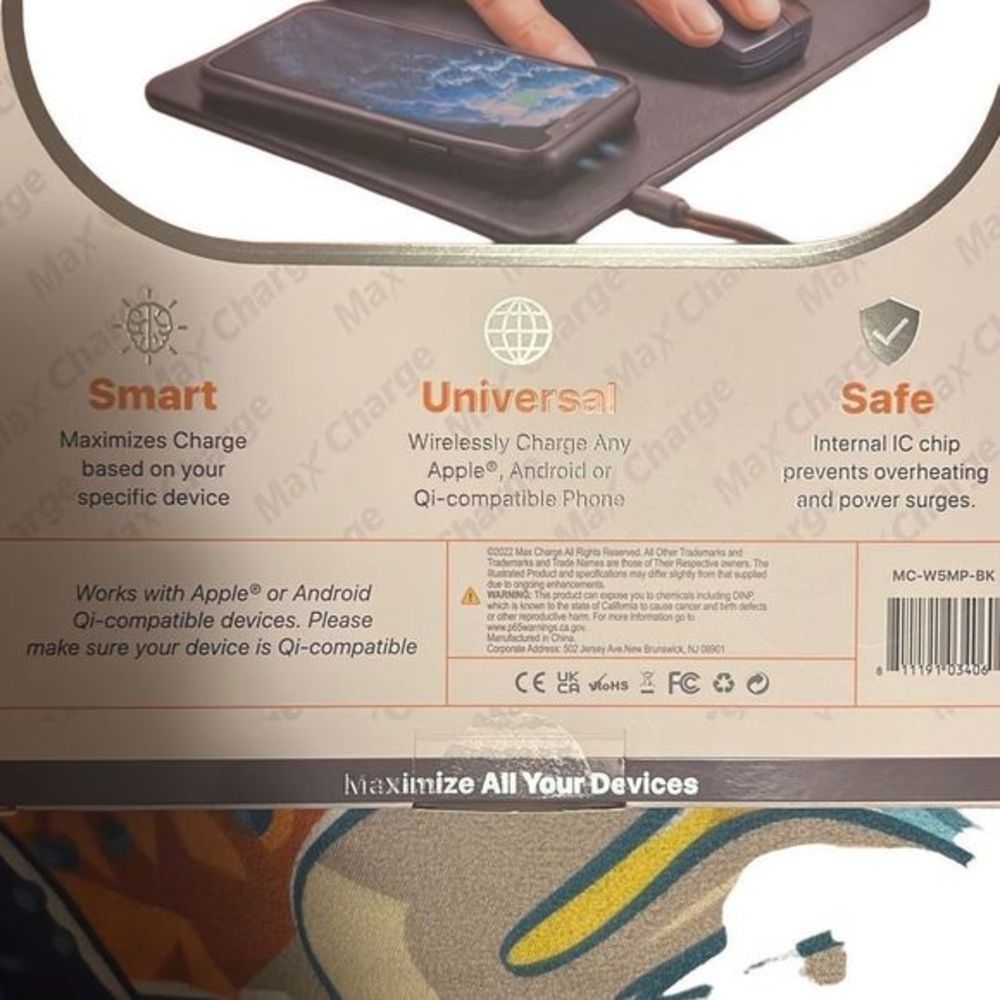 BNIB Wireless Charging Mouse‎ Pad. Qi Charging Apple Samsung Android